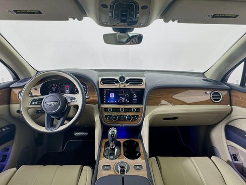 Used 2026 Bentley Bentayga AWD/4WD image 4