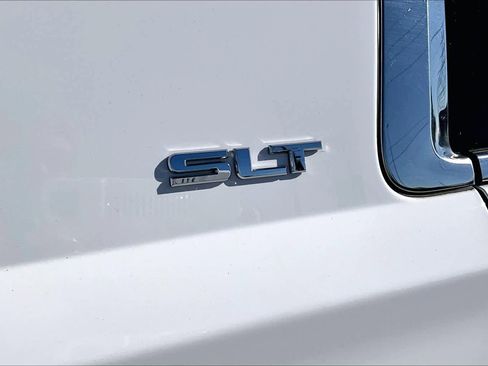 Used 2019 GMC Yukon XL SLT w/ Open Road Package image 9