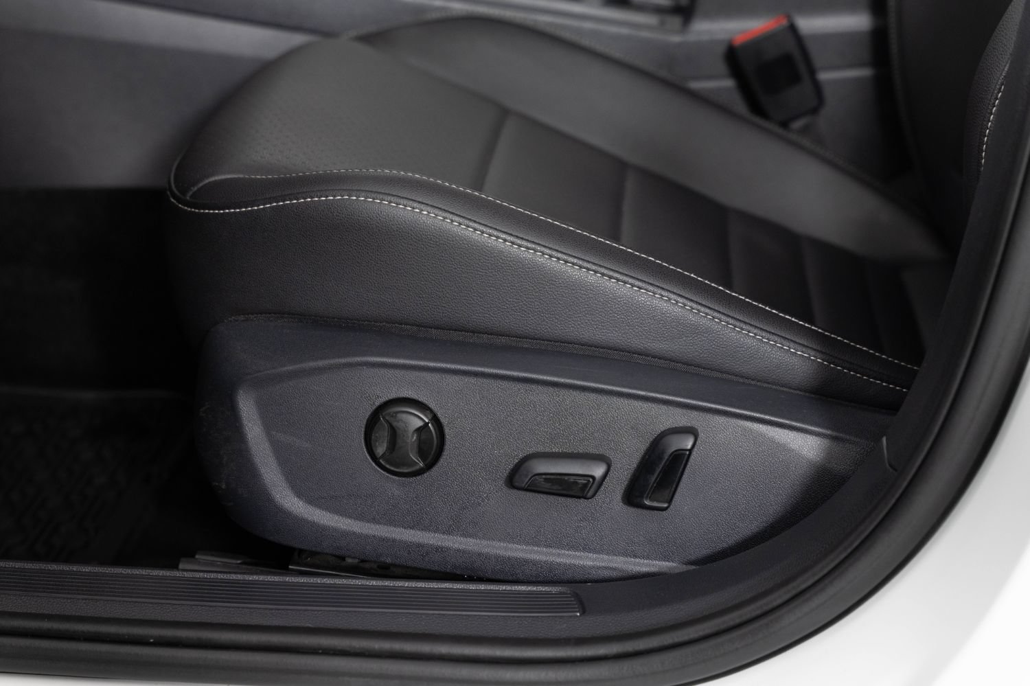 Used 2024 Volkswagen Jetta SE FWD image 15