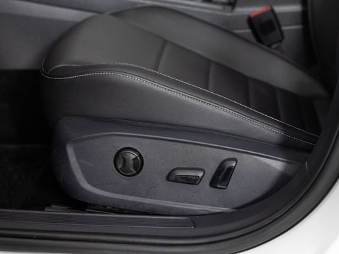 Used 2024 Volkswagen Jetta SE FWD image 15
