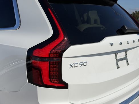 New 2026 Volvo XC90 B5 Ultra image 9