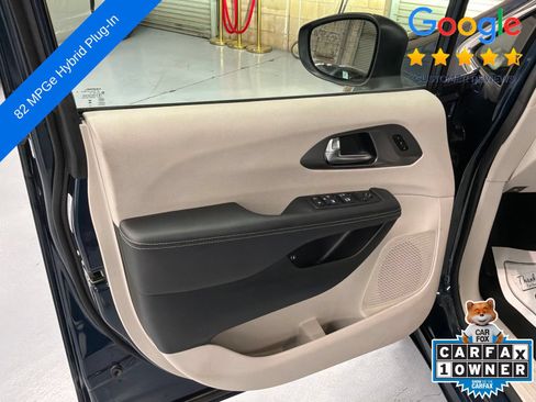 Used 2023 Chrysler Pacifica Touring-L FWD image 11