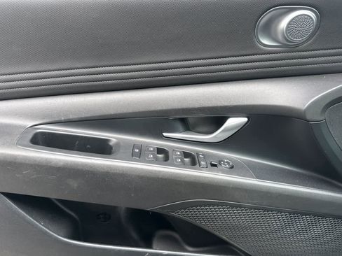 Used 2024 Hyundai Elantra Limited FWD image 12