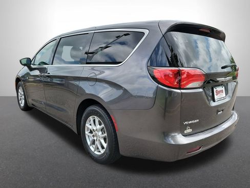 Used 2023 Chrysler Voyager LX FWD image 3