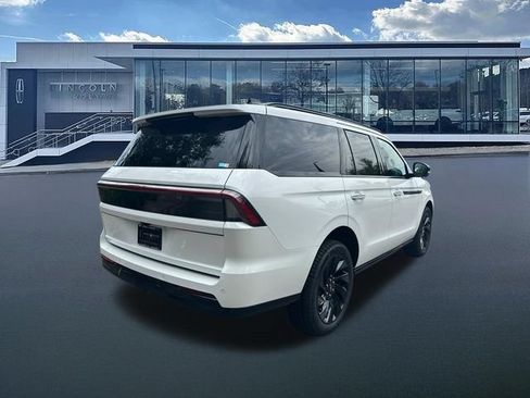 New 2026 Lincoln Navigator Reserve w/ Jet Appearance Package AWD/4WD image 8