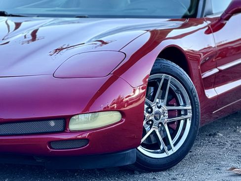 Used 2001 Chevrolet Corvette Coupe w/ Preferred Equipment Group2 RWD image 8