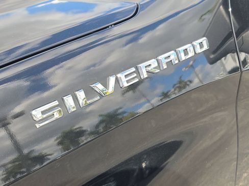 Used 2020 Chevrolet Silverado 1500 Custom w/ Custom Value Package image 11