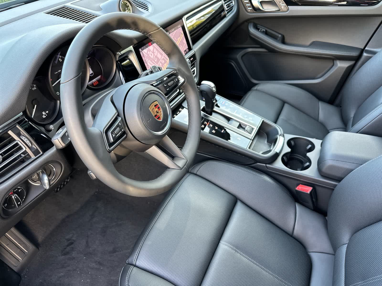 Used 2026 Porsche Macan AWD/4WD image 4