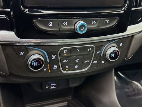 Used 2023 Chevrolet Traverse Premier image 19