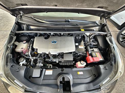 Used 2018 Toyota Prius One FWD image 28
