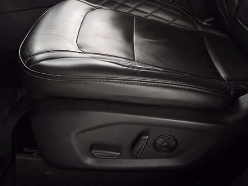 Used 2019 Ford Explorer Platinum image 27