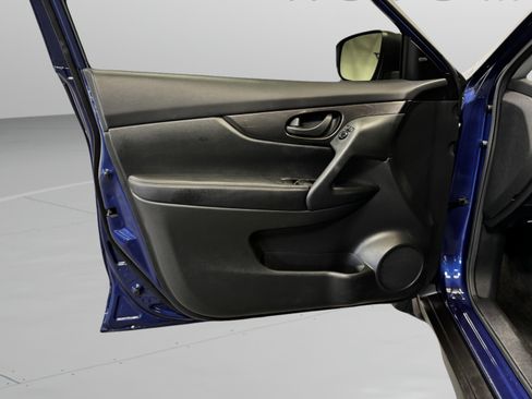 Used 2020 Nissan Rogue S FWD image 15