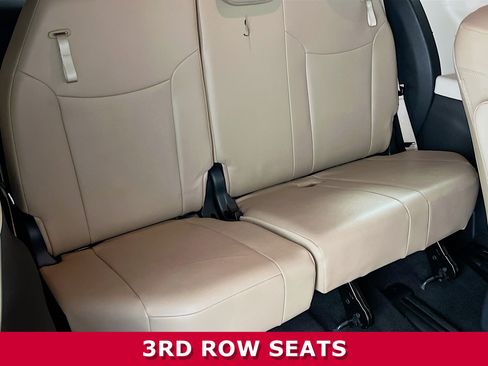 Used 2023 Toyota Sienna Limited image 26