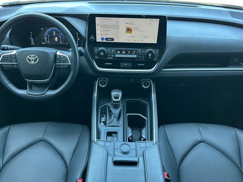 Certified 2025 Toyota Grand Highlander FWD image 13