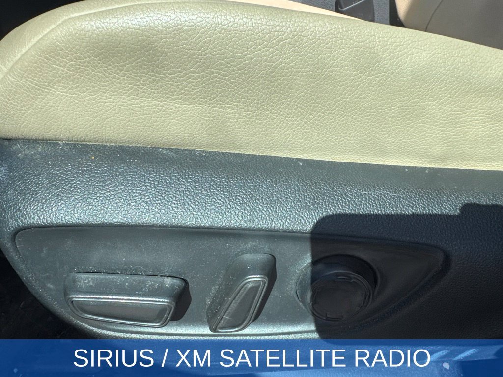 Used 2023 Toyota Sienna XLE FWD image 23