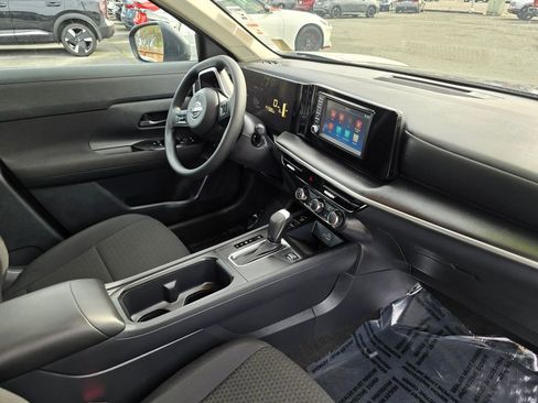 Used 2025 Nissan Kicks S image 10