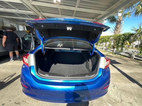 Used 2017 Chevrolet Cruze LT w/ Convenience Package FWD image 9