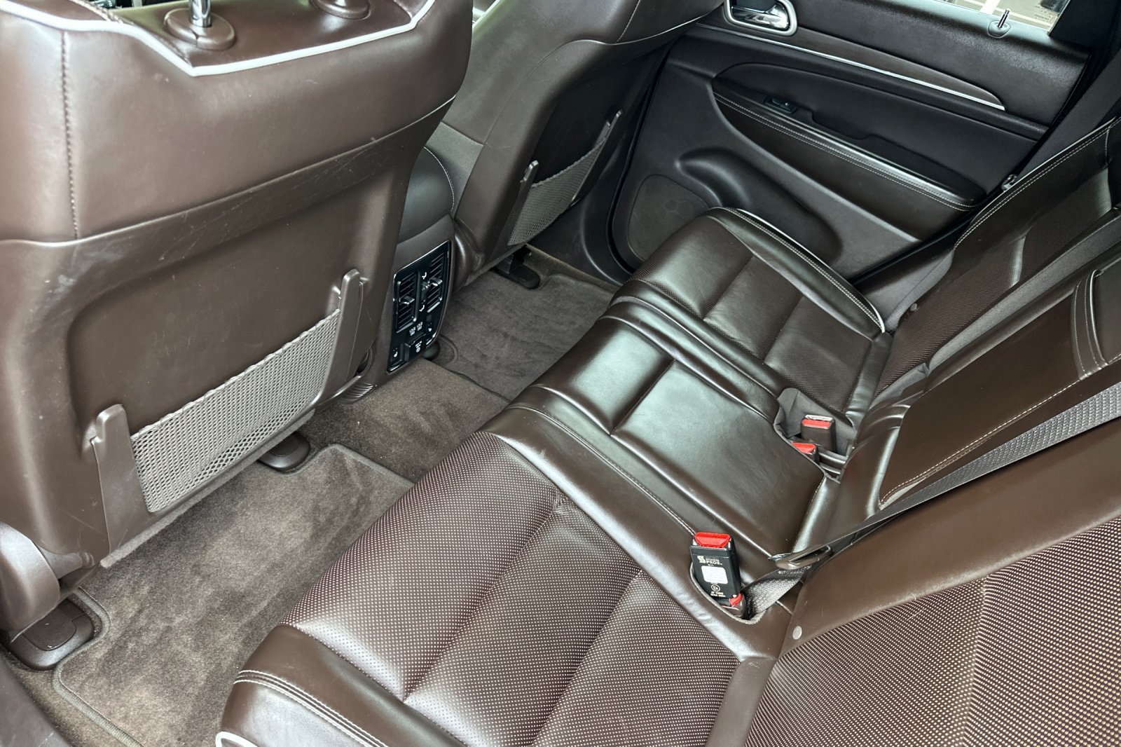 Used 2019 Jeep Grand Cherokee Overland AWD/4WD image 13