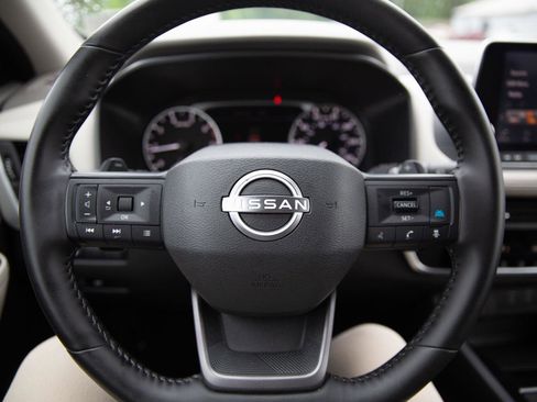 Used 2025 Nissan Rogue SV AWD/4WD image 11