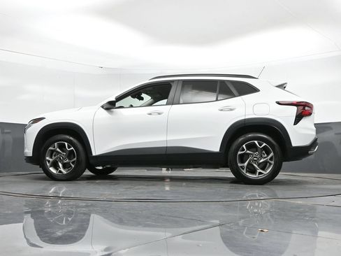 Used 2025 Chevrolet Trax LT FWD image 44