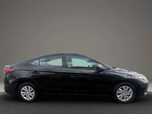 Used 2017 Hyundai Elantra SE image 4