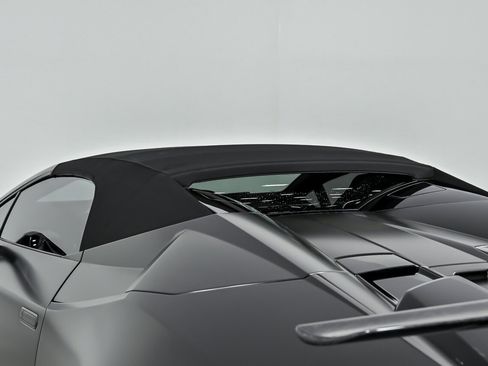 Used 2018 Lamborghini Huracan Performante AWD/4WD image 21