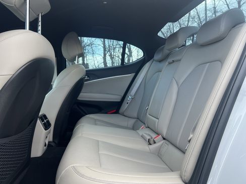 Used 2022 Genesis G70 2.0T image 27