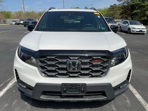 Used 2025 Honda Passport TrailSport image 2