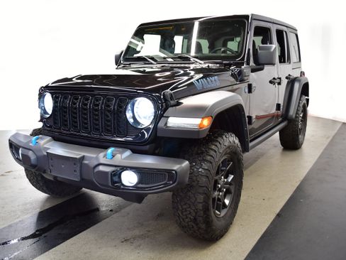 Used 2024 Jeep Wrangler Unlimited AWD/4WD image 4