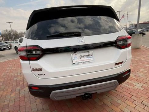 Certified 2025 Honda Pilot TrailSport image 8