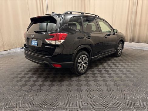 Used 2023 Subaru Forester Premium image 5