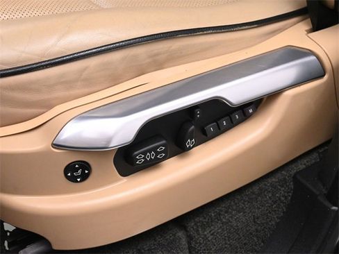 Used 2011 Land Rover Range Rover HSE LUX image 13