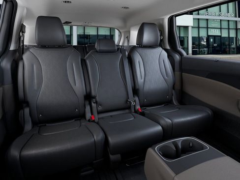 New 2026 Kia Carnival EX image 17