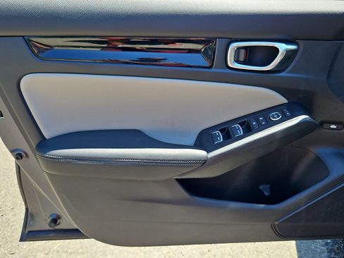 Used 2022 Honda Civic Touring image 13