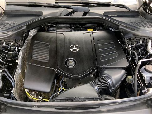 Used 2024 Mercedes-Benz GLC 300 4MATIC image 31