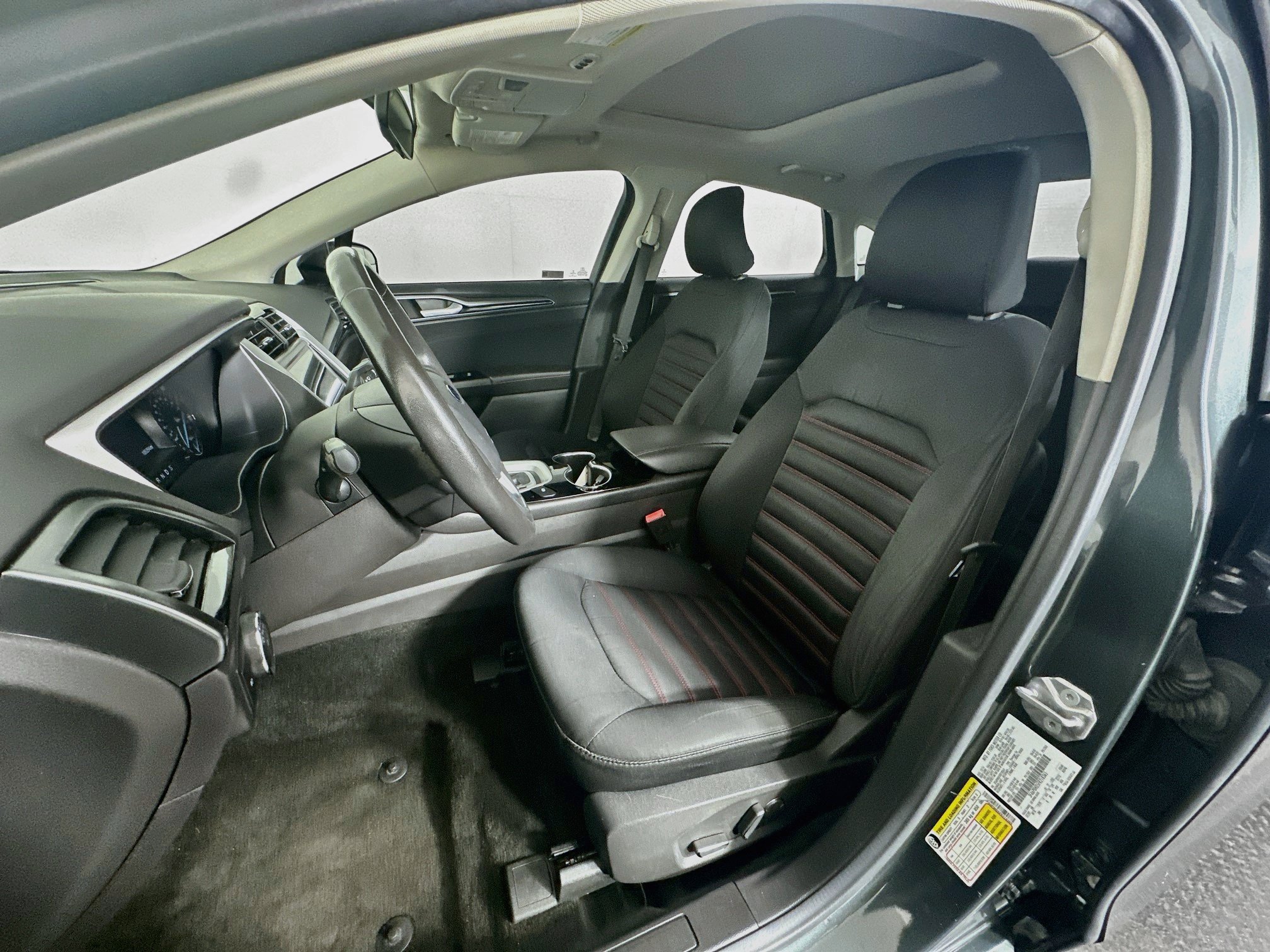 Used 2015 Ford Fusion SE w/ Equipment Group 201A FWD image 13