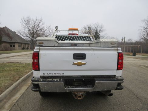 Used 2018 Chevrolet Silverado 2500 W/T w/ Snow Plow Prep Package image 13