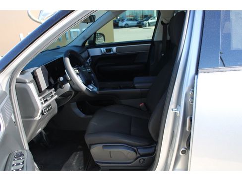 Used 2025 Hyundai Santa Fe SE image 11