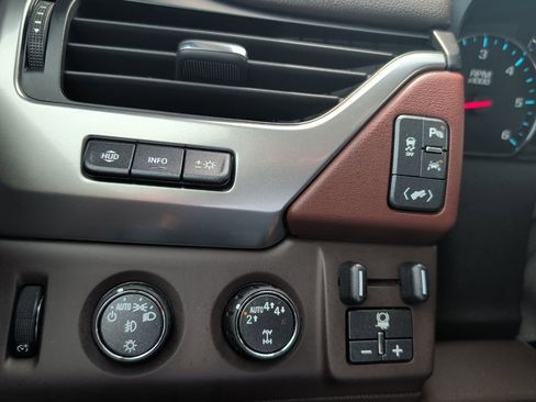 Used 2019 Chevrolet Suburban Premier AWD/4WD image 27