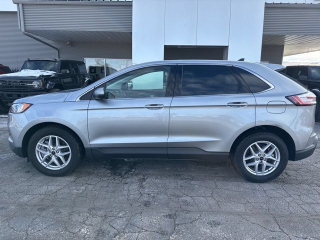 Certified 2024 Ford Edge SEL w/ Convenience Package AWD/4WD image 2
