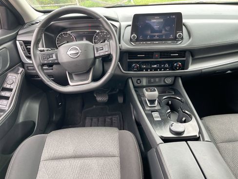 Used 2025 Nissan Rogue SV AWD/4WD image 10