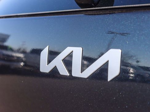 Used 2022 Kia Niro EX Premium image 9