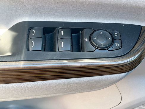 Used 2017 GMC Acadia SLE image 17