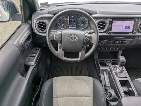 Used 2023 Toyota Tacoma TRD Off-Road w/ Technology Package AWD/4WD image 17