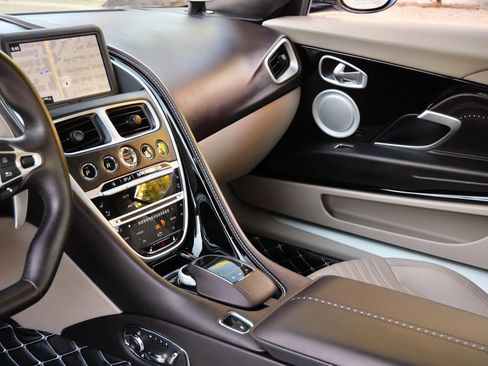 Used 2023 Aston Martin DB11 Coupe image 10