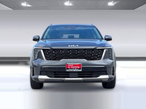 Used 2024 Kia Sorento S image 5