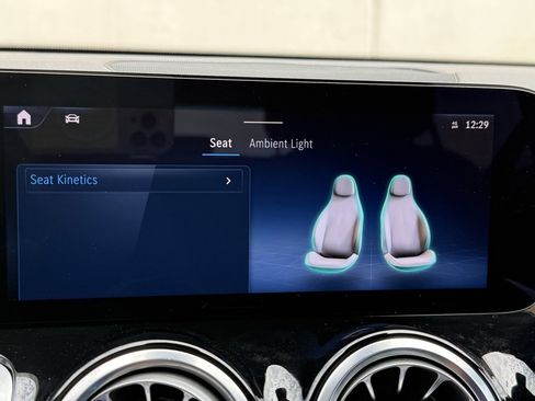 Used 2024 Mercedes-Benz GLB 250 image 11