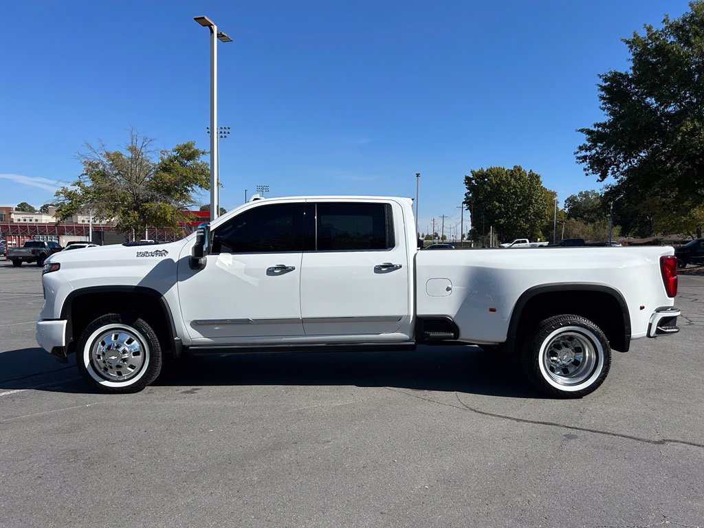Used 2025 Chevrolet Silverado 3500 High Country w/ Technology Package AWD/4WD image 4