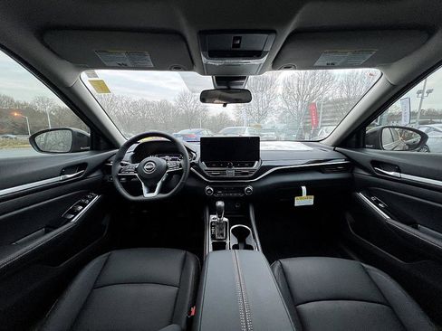 New 2025 Nissan Altima 2.5 SR image 18