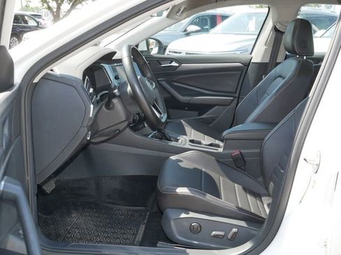 Certified 2023 Volkswagen Jetta SE w/ Panoramic Sunroof Package FWD image 13